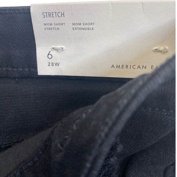 American Eagle Black Distressed Mom Jean Shorts Size 6 or W28 NWT - Picture 7 of 8